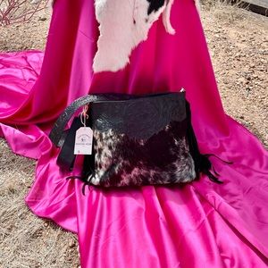 Cowhide purse✨